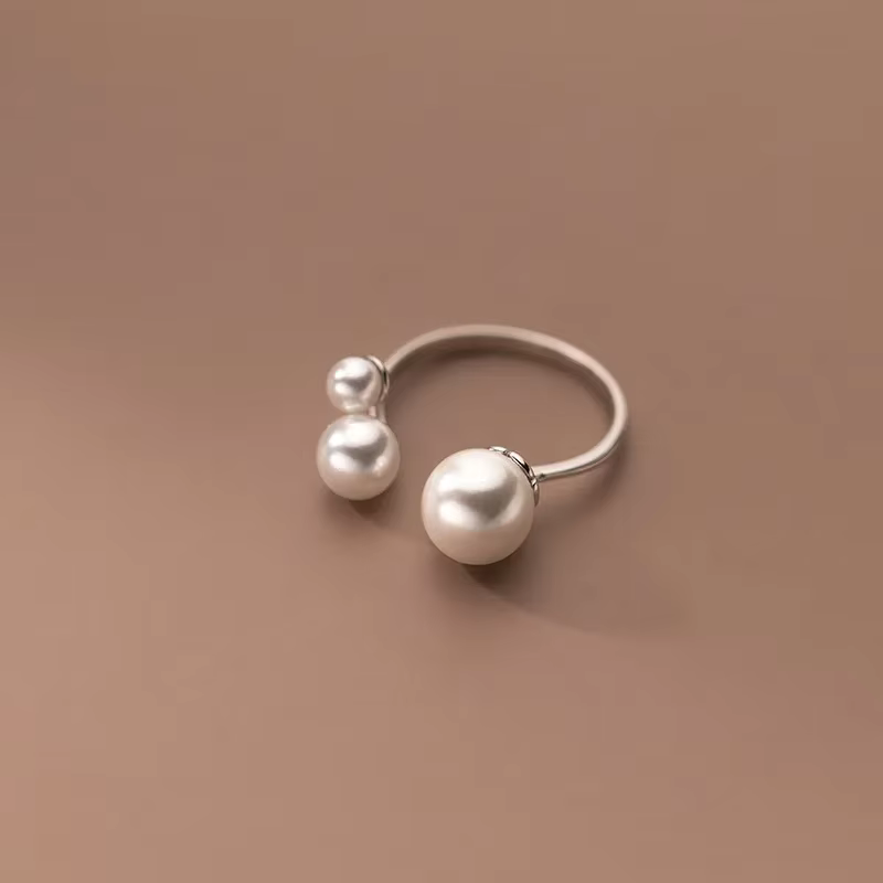 Anello Regolabile in Perle di Acqua Dolce Triplo