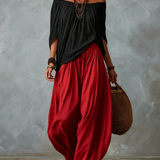 Top con spalle scoperte e pantaloni a lanterna