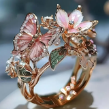Anello con zirconi a forma di farfallina luminosa