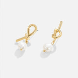 Orecchini d'oro con nodi e perla d'acqua dolce