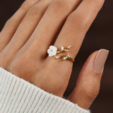 Rise - Anello con fiore bianco